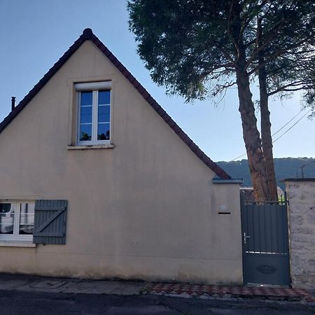 Le Prieure Reposant Hotel Port-Villez Exterior photo